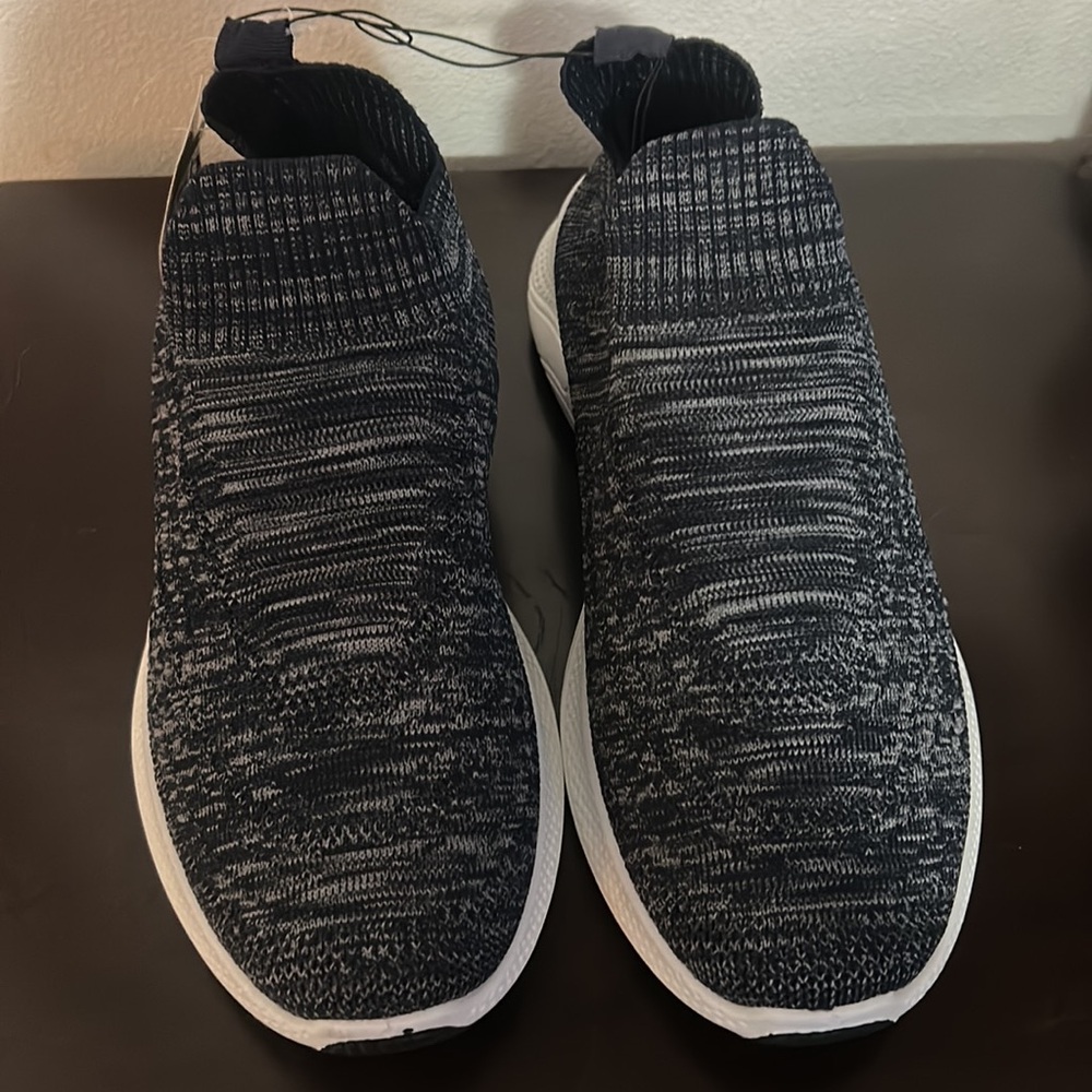 Members Only navy breathable slip-ons, casual everyday, epic size US 10 M